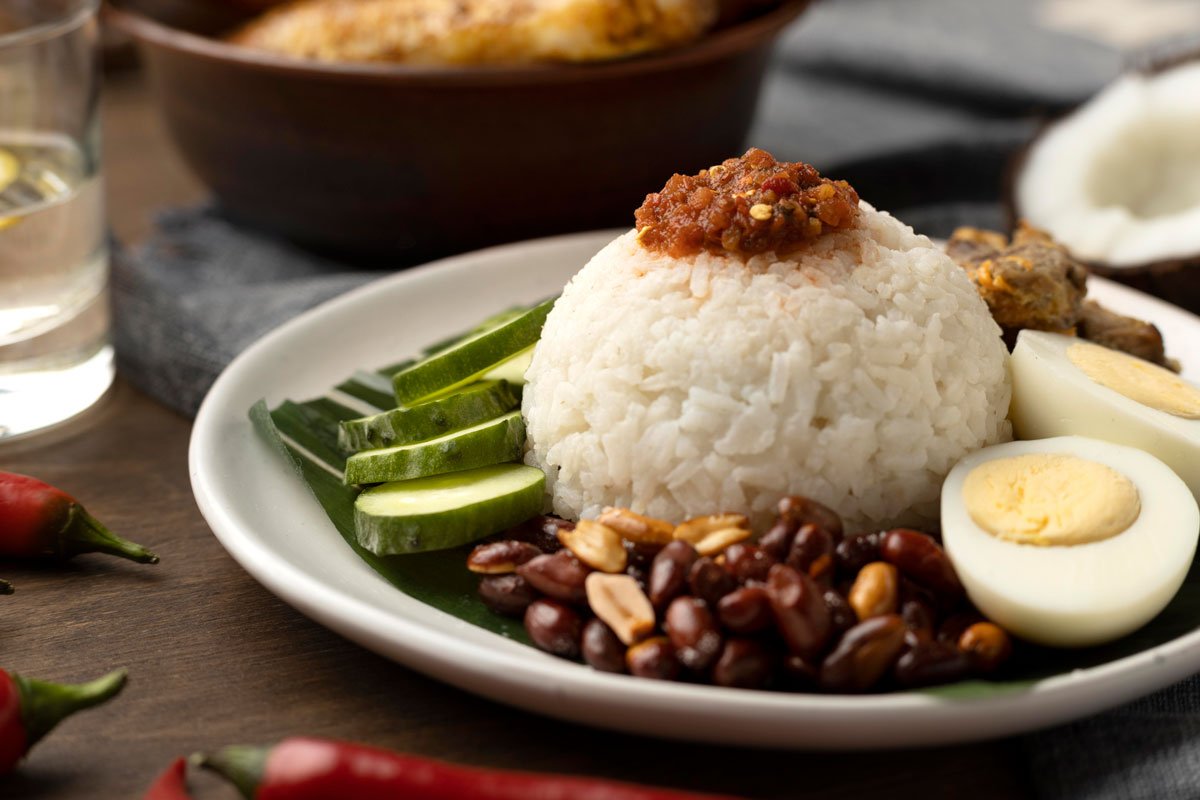 16 Makanan Khas Malaysia Nasi Lemak