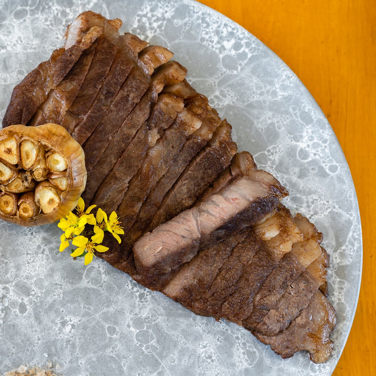 8 tingkat kematangan steak yang harus kamu tahu well done