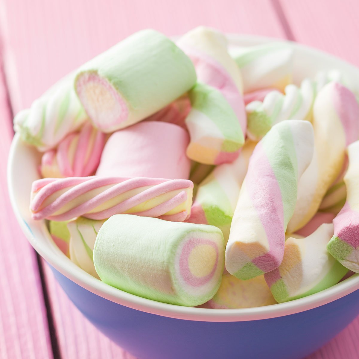 9 cara menghilangkan duri ikan di tenggorokan menelan marshmallow