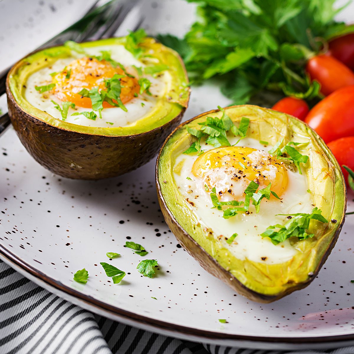 apa itu pescatarian manfaat contoh menu serta bahannya avocado baked eggs